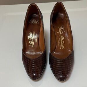 Vintage La Belle Elegant Brown Alligator Heels